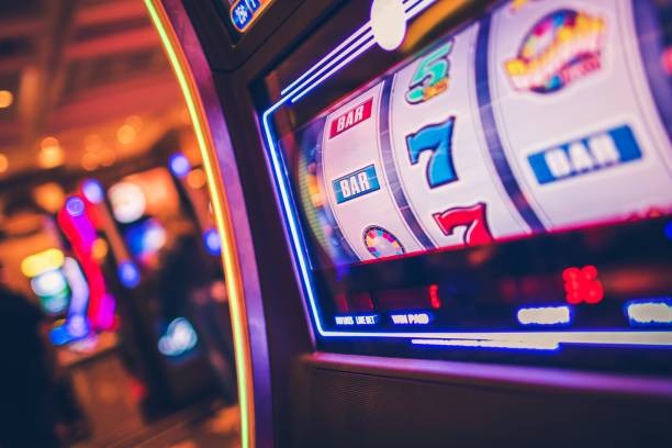 Win display and payout confirmation